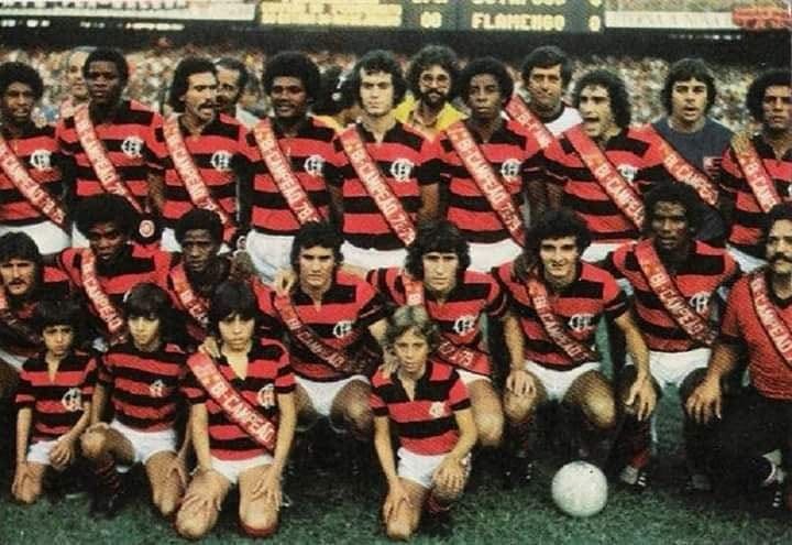 Biografia Rubro-Negra #2: Finalmente… O Campeonato Brasileiro de 78 Jogadores do Flamengo posando para foto antes de partida pelo Campeonato Brasileiro de 1978