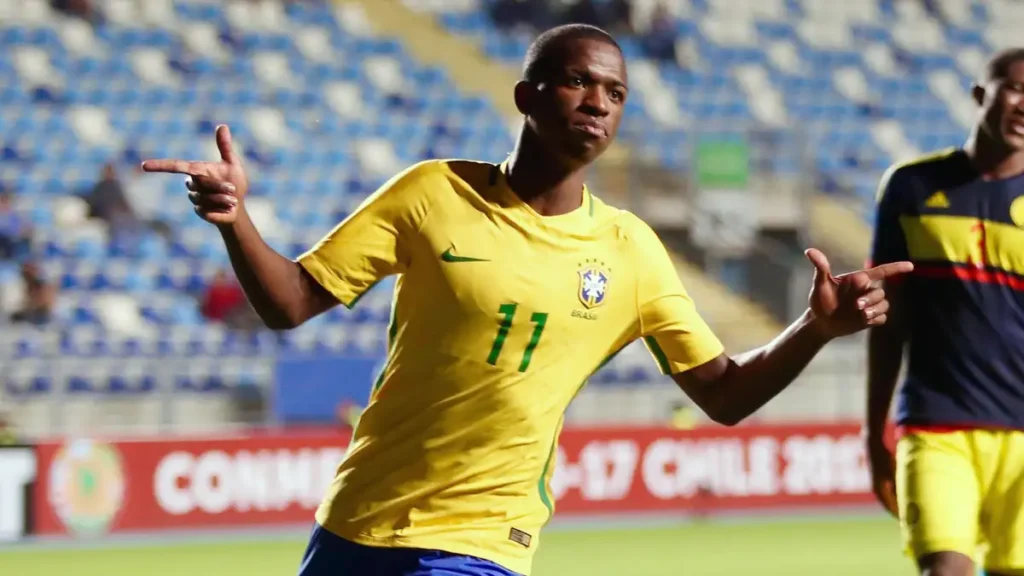 Vinicius Junior comemorando gol no Mundial-17 pela Seleção Brasileira