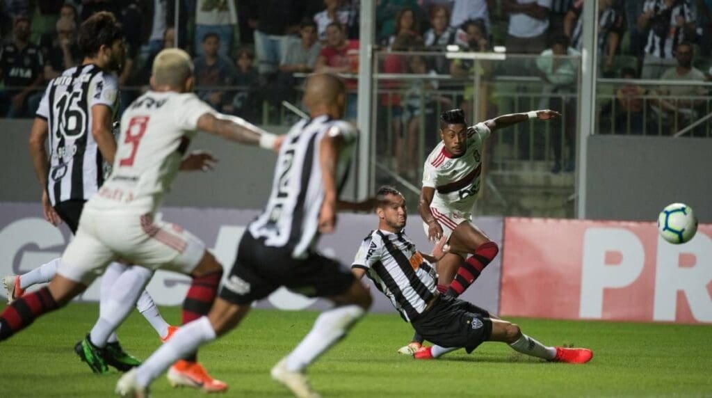 Crônica Atlético-MG 2×1 Flamengo: Mesmos erros Brunho Henrique fazendo gol de empate na derrota do Flamengo para o Atlético mg pelo Campeonato Brasileiro de 2019