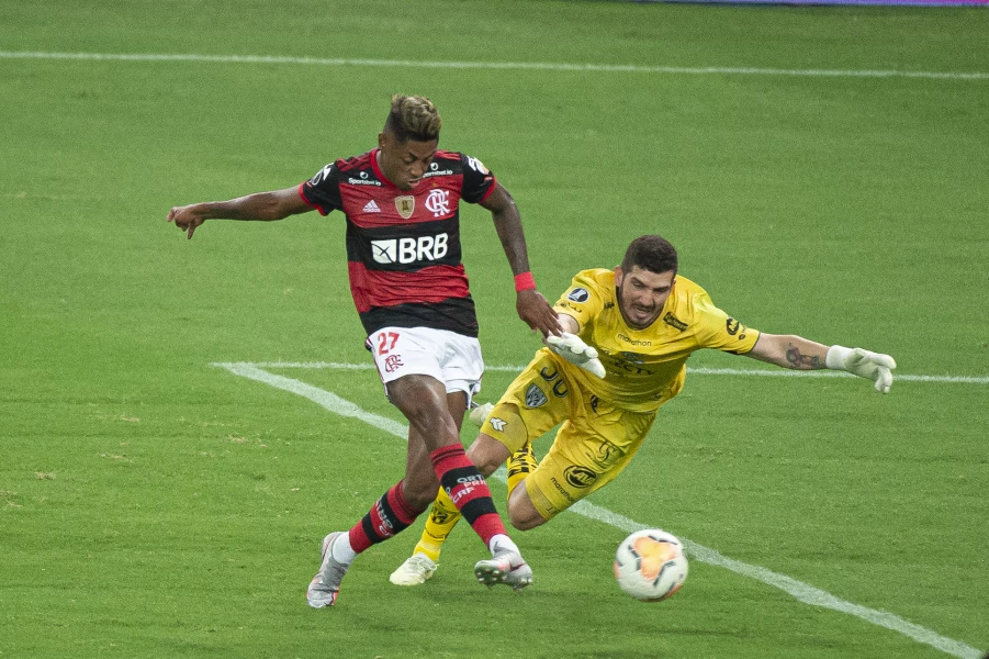 Fla vingador e um time de volta aos trilhos Bruno Henrique fazendo gol contra o Independiente Dell Valle pela Libertadores 2020