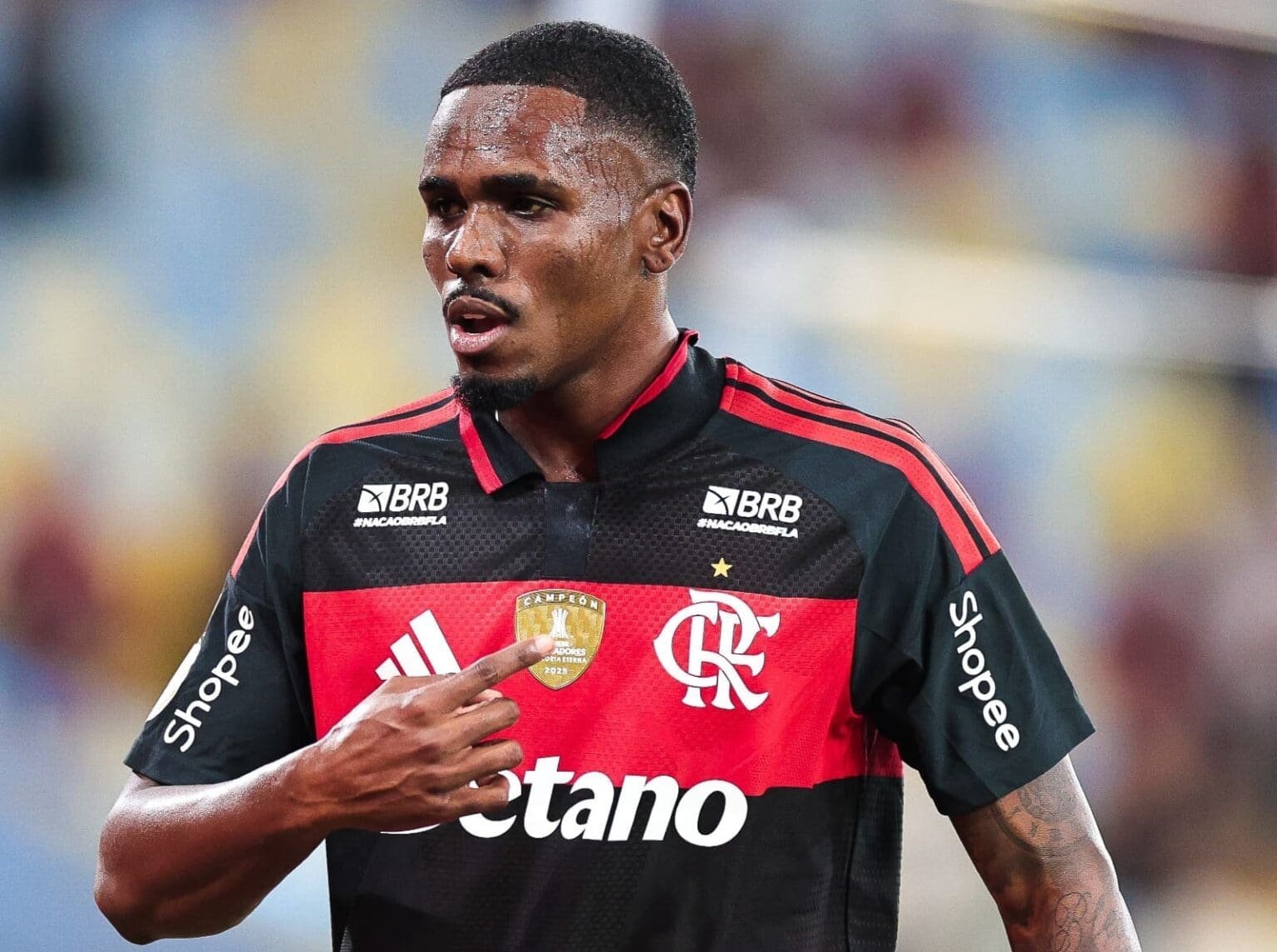 Evertton Araújo comemora gol em Flamengo x Vitória