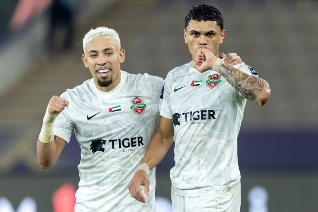 Guilherme Bala e Mateusão, crias do Flamengo, celebram gol pelo Shabab Al-Ahli na Champions Asiática