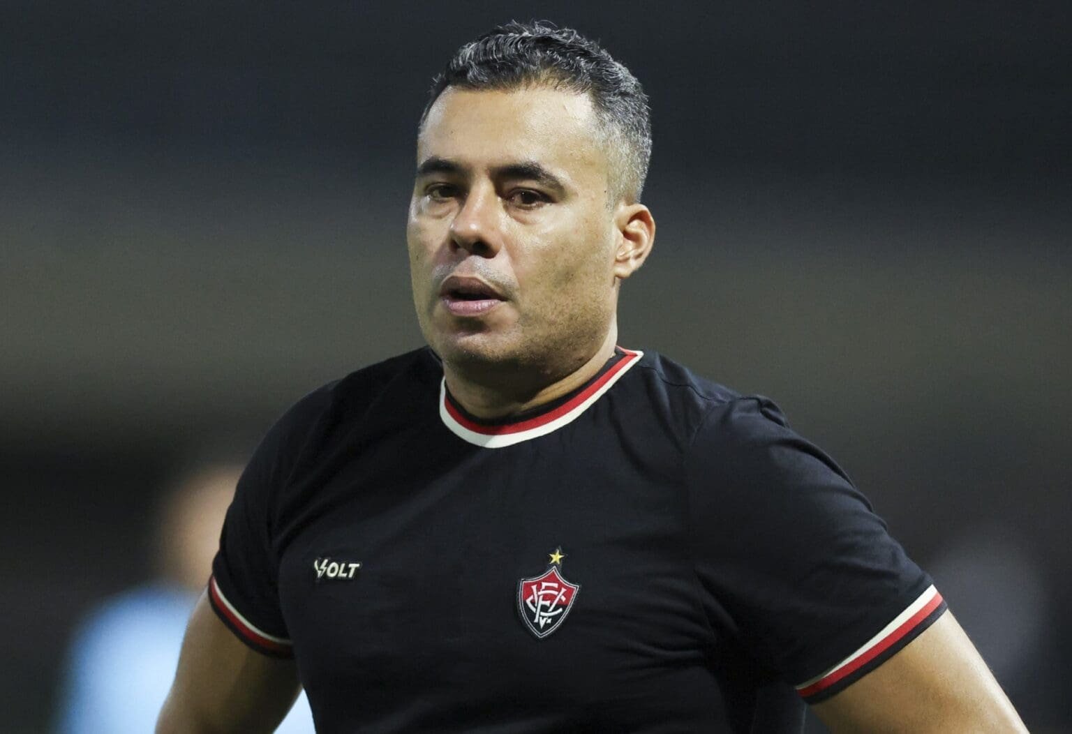 Jair Ventura com expressão de tristeza durante Flamengo x Vitória