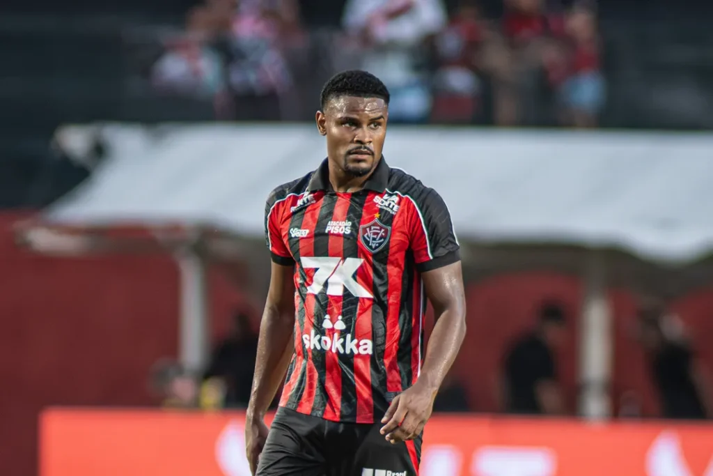 Nathan Mendes, lateral do Vitória; Defensor falou sobre duelo contra o Flamengo