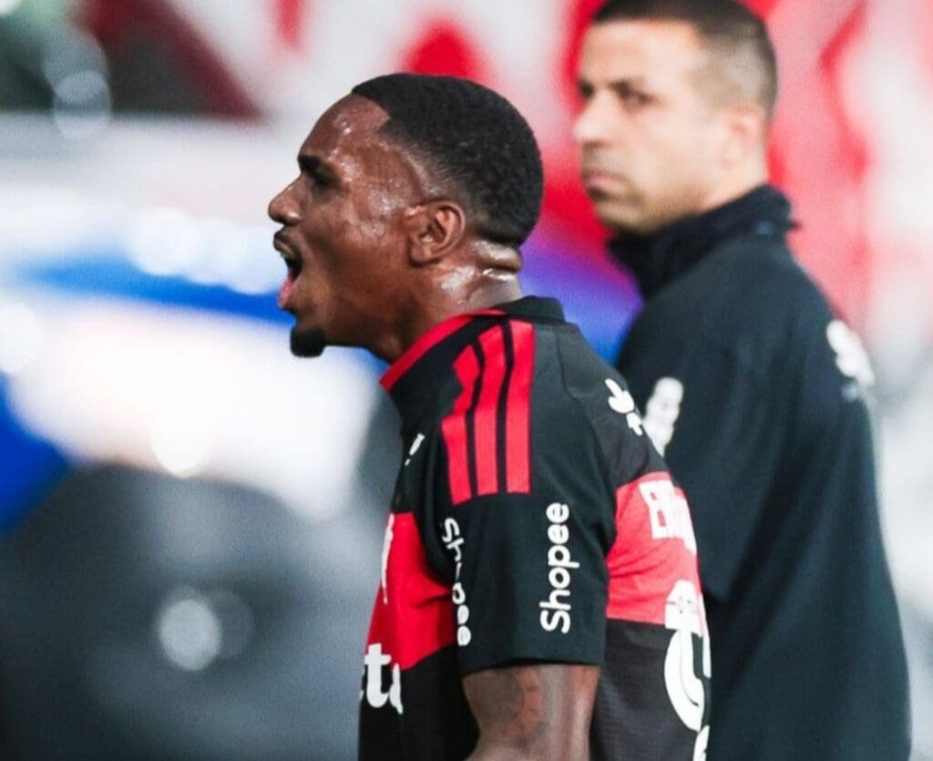 Evertton Araújo grita ao comemorar gol pelo Flamengo