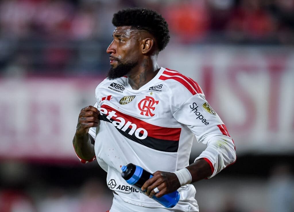 Emerson Royal durante Estudiantes x Flamengo