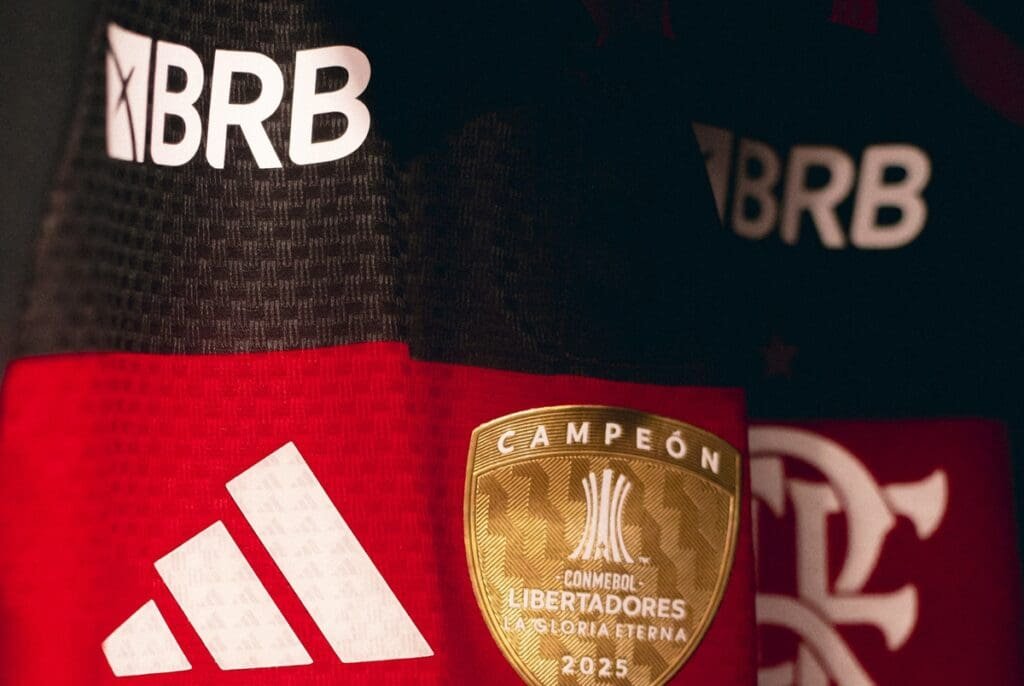 Flamengo pede adiantamento milionário ao BRB; entenda motivos BRB na camisa do Flamengo