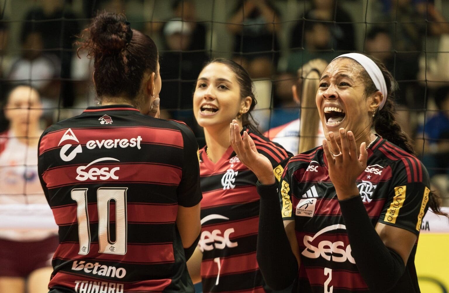 Simone Lee comemora ponto do Sesc Flamengo
