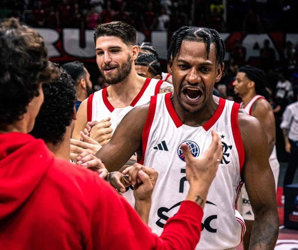 Jhonatan Luz comemora rebaixamento no NBB; Vasco é humilhado e cai