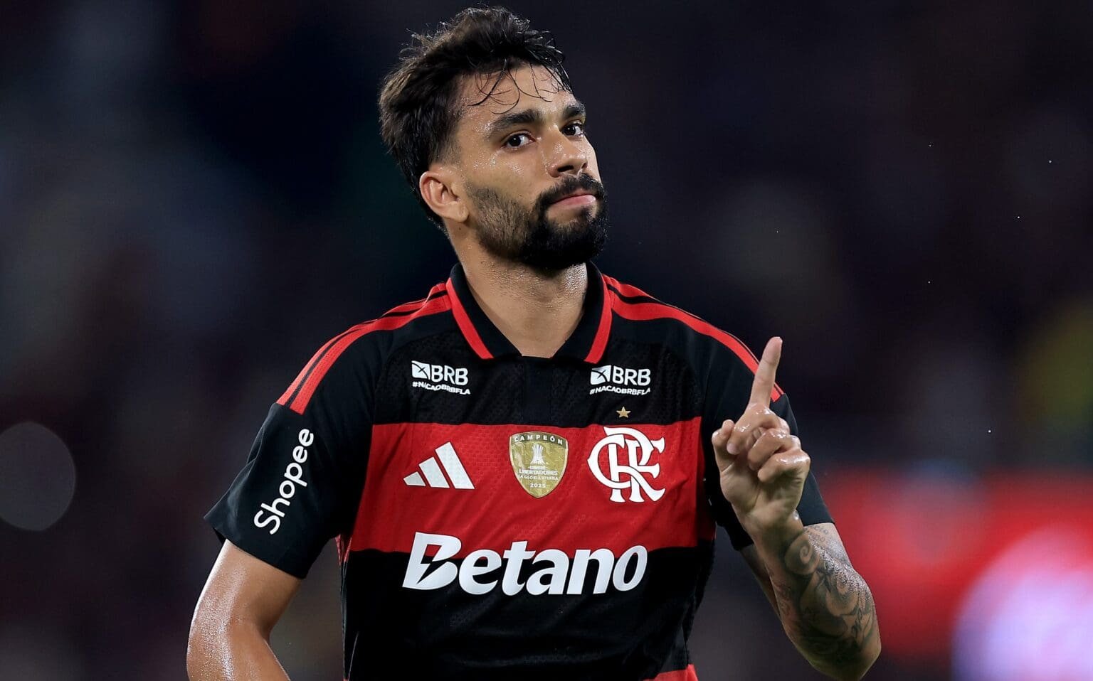 Lucas Paquetá comemora gol pelo Flamengo