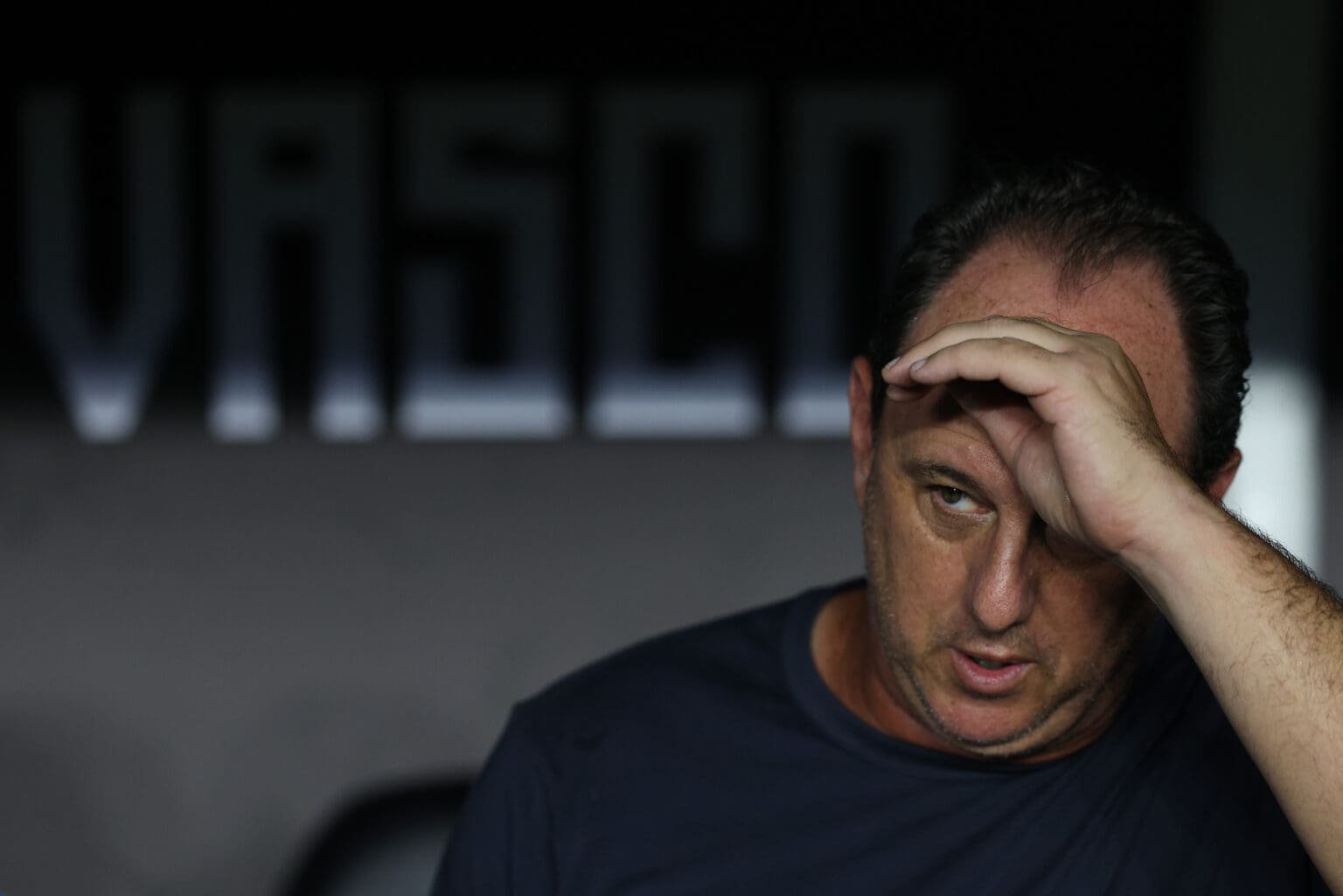 Rogério Ceni coça cabeça