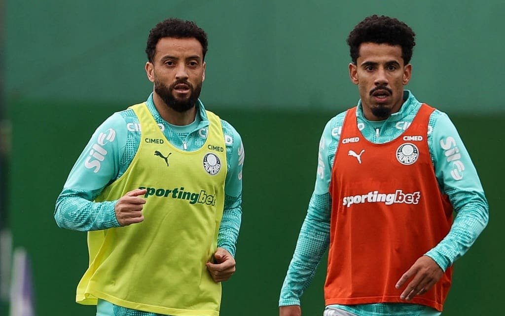 Palmeiras conta com a volta de jogador contra o Flamengo Os jogadores Felipe Anderson e Lucas Evangelista, do Palmeiras, durante treinamento.