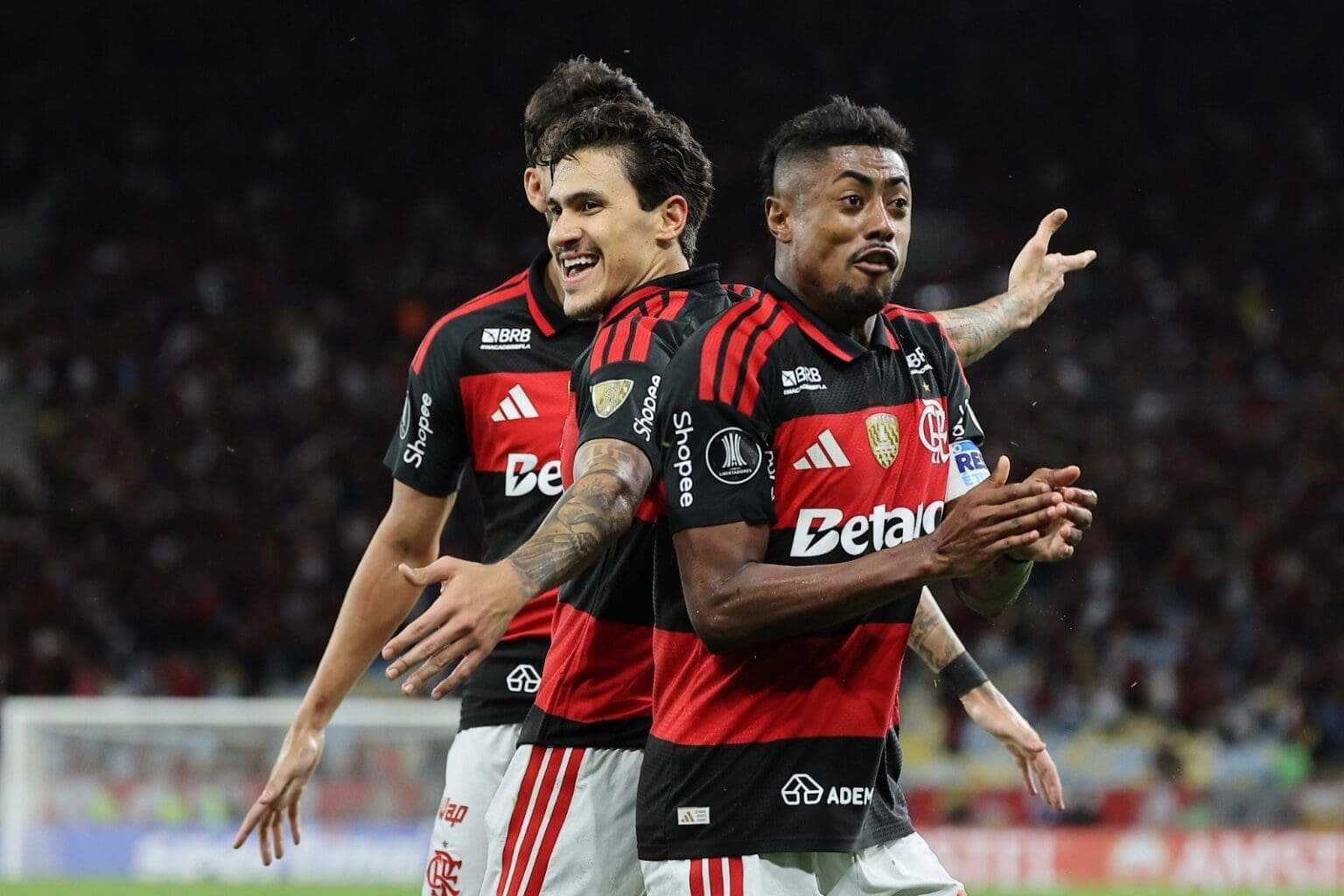 Melhores momentos: Flamengo 3×0 Cusco – Libertadores 2026 Bruno Henrique, Pedro e Lucas Paquetá comemoram gol do Flamengo no Maracanã
