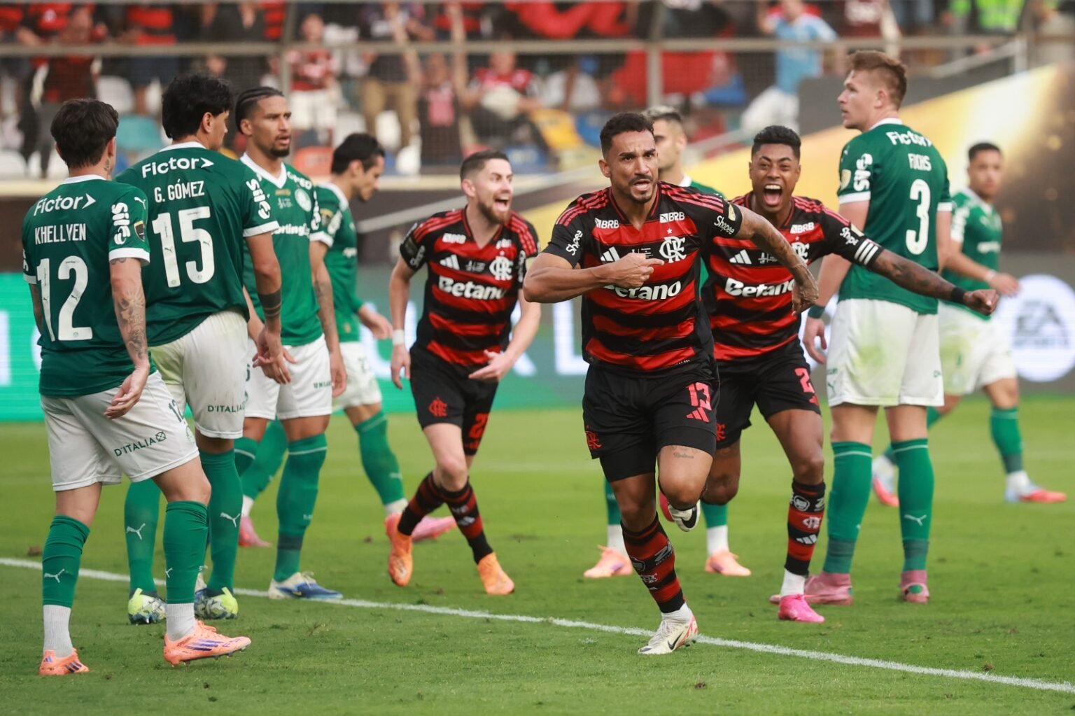 Onde assistir Flamengo x Palmeiras ao vivo hoje: horário, canais e guia do jogo Danilo, Bruno Henrique e Jorginho comemoram gol e palmeirenses lamentam na final da Libertadores 2025; saiba onde assistir flamengo x palmeiras