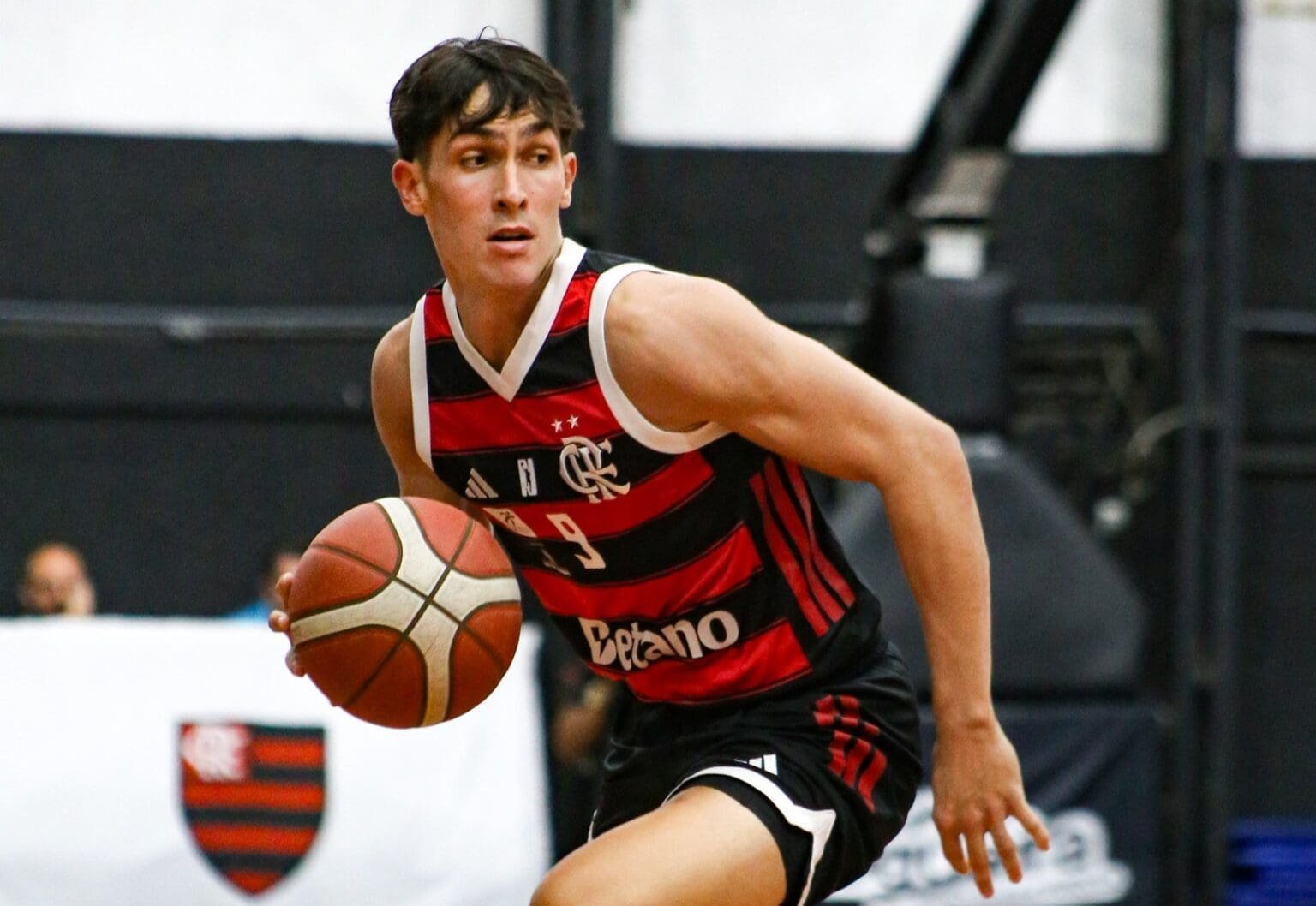 Baralle em jogo do FlaBasquete no NBB
