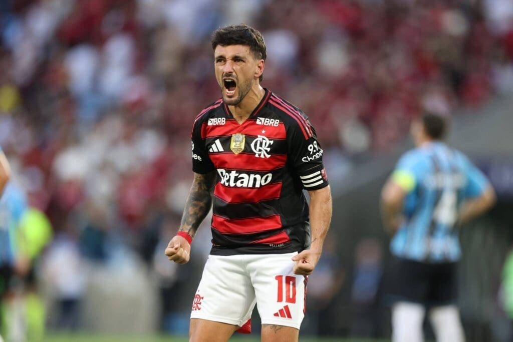 arrascaeta comemora gol do flamengo contra o grêmio