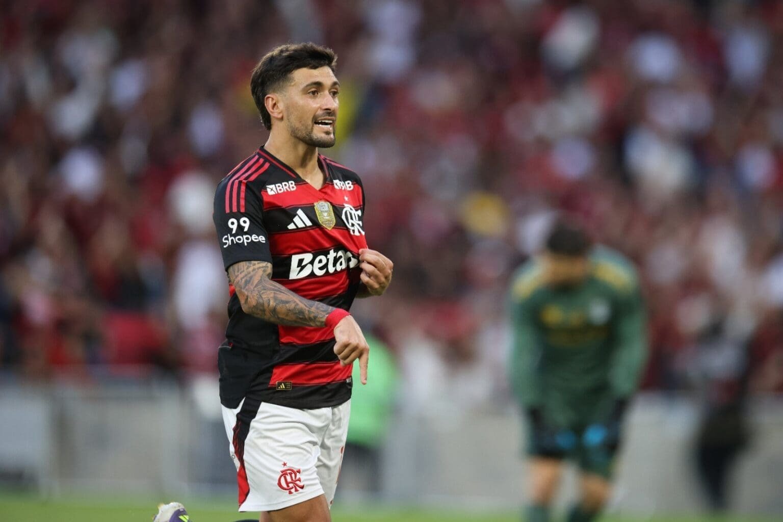 Caiu mais um arrascaeta comemora gol do flamengo contra o Palmeiras