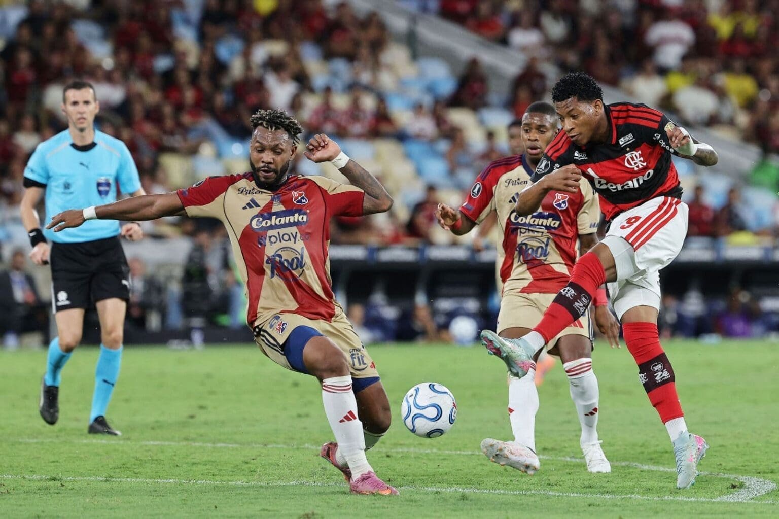 Onde assistir Independiente Medellín x Flamengo ao vivo hoje: horário, canais e guia do jogo Gonzalo Plata finaliza contra marcação do Independiente Medellín; saiba onde assistir Independiente Medellín x Flamengo
