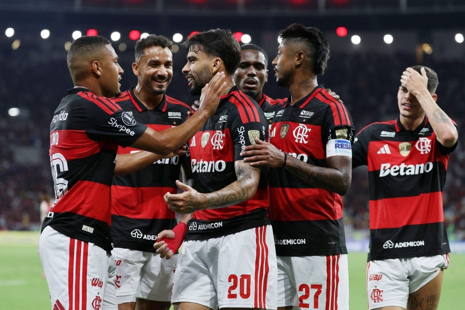 Flamengo 3×0 Cusco: ficha técnica e estatísticas – Libertadores 2026 Samuel Lino, Danilo, Evertton Araújo, Bruno Henrique e Ayrton Lucas comemoram gol do Flamengo