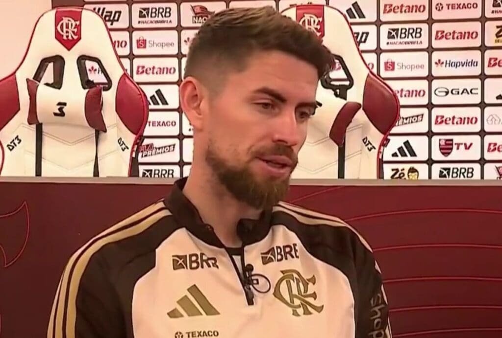 Jorginho durante entrevista no Ninho do Urubu