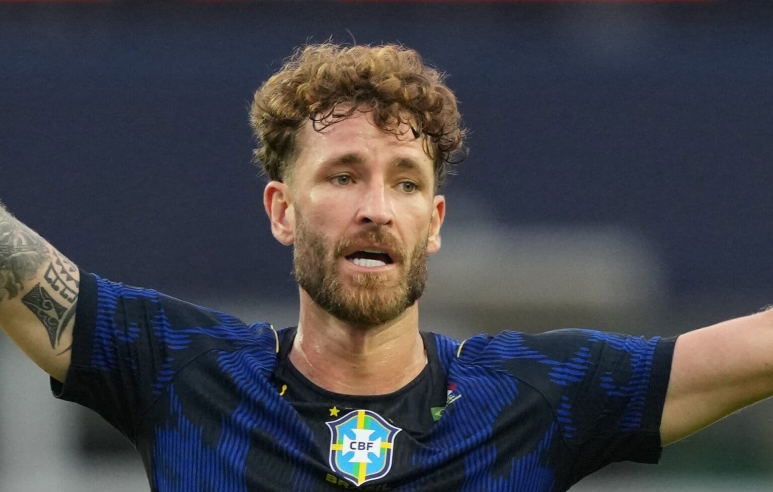 Léo Pereira em campo pela Seleção Brasileira; zagueiro do Flamengo vai disputar a Copa do Mundo