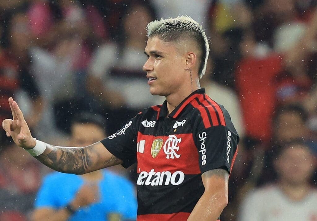 Luiz Araújo comemora gol em Flamengo x Remo