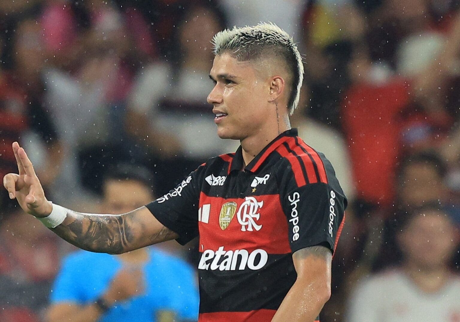 Luiz Araújo vira alvo de 3 mercados estrangeiros para deixar o Flamengo Luiz Araújo comemora gol em Flamengo x Remo