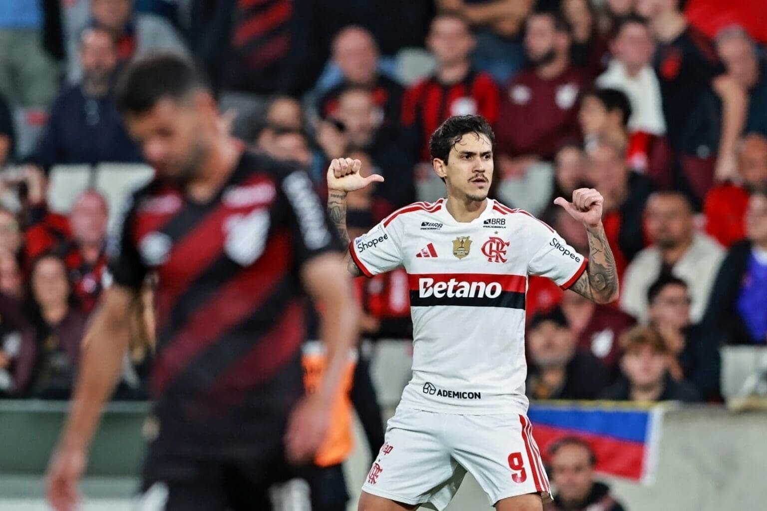 Notícias do Flamengo hoje: Athletico, Pedro e Danilo Pedro comemora gol Athletico x Flamengo