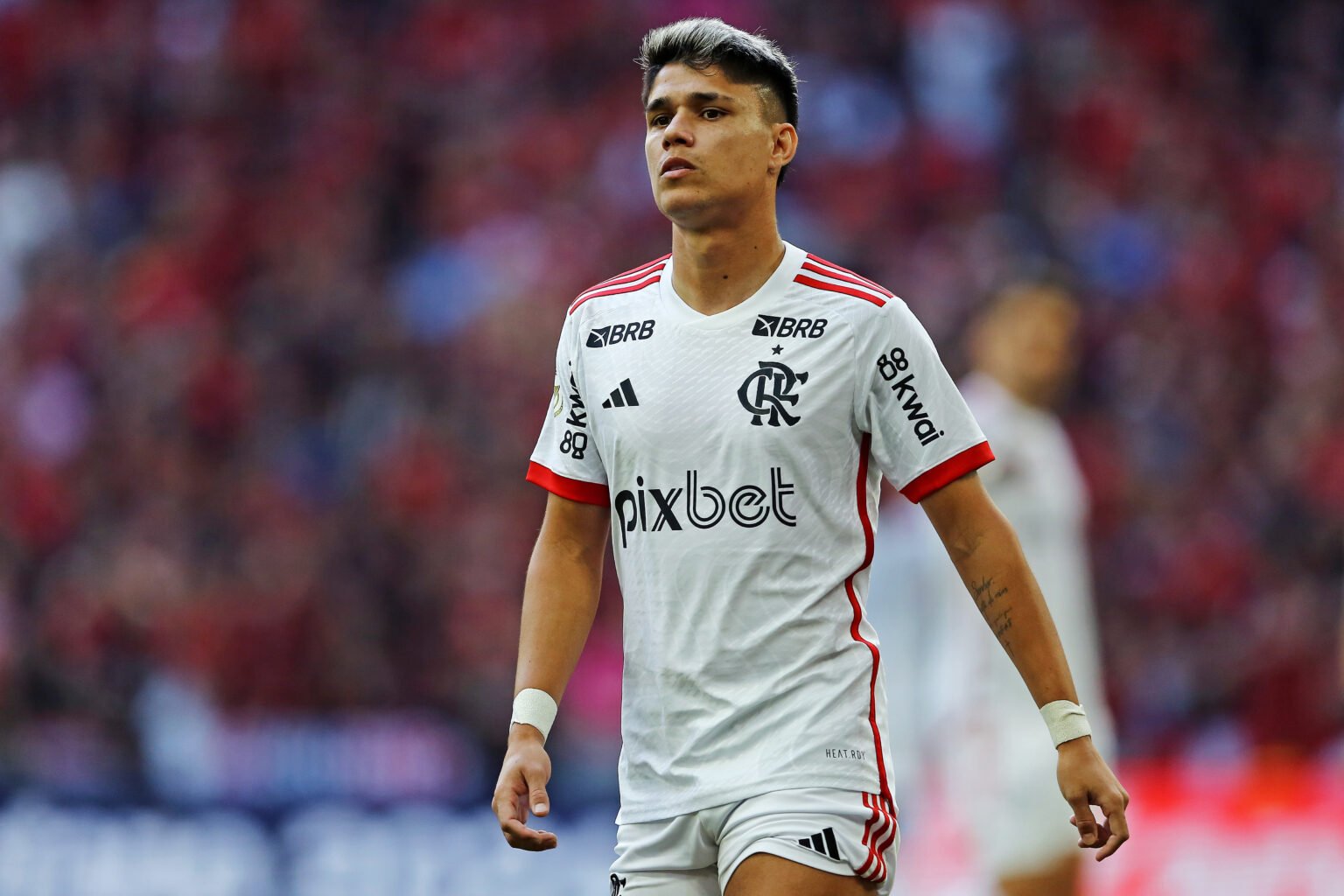 Luiz Araújo em campo pelo Flamengo