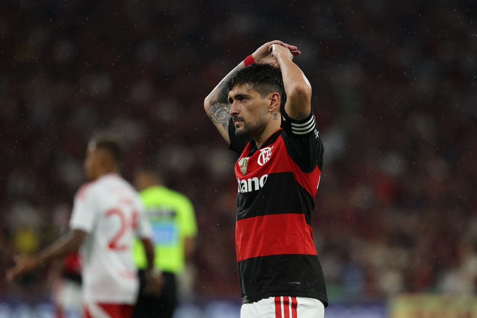 Arrascaeta em campo pelo Flamengo