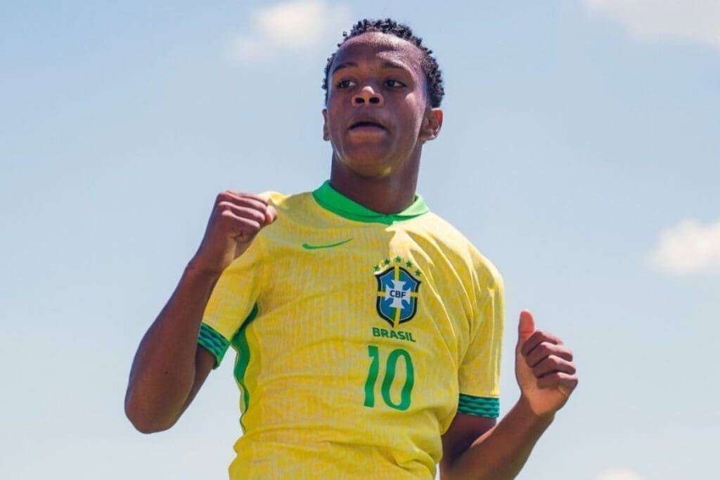 Cria do Ninho, Kauã Pavuna brilha e leva Seleção Brasileira à final de torneio de base; veja golaço Kauã Pavuna, cria do Flamengo e 10 do Brasil Sub-15, comemora gol