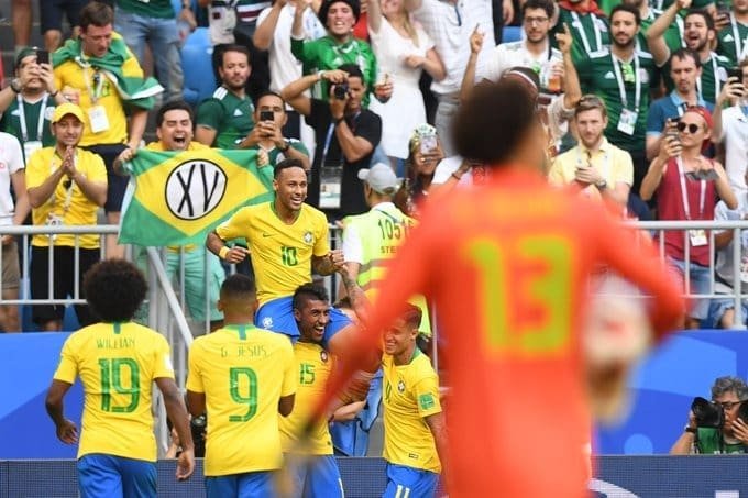 Neymar comemora gol  contra o México na Copa da Rússia. 