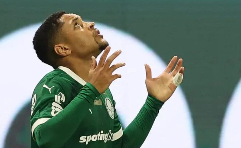 Palmeiras terá 5 desfalques para enfrentar Flamengo no Maracanã vitor roque palmeiras flamengo