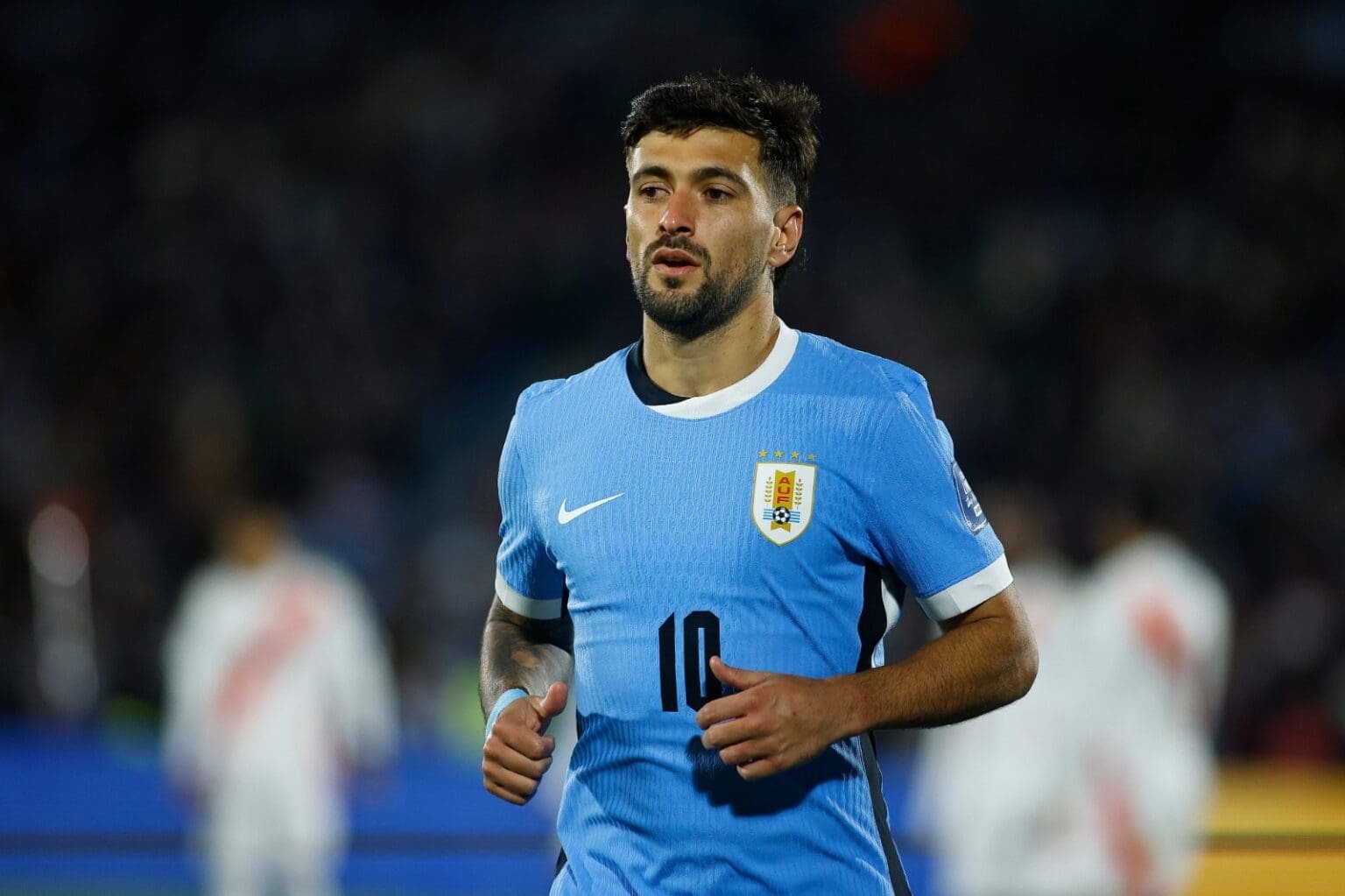 Presidente da Federação Uruguaia demonstra otimismo por Arrascaeta na Copa do Mundo Arrascaeta em campo pela Seleção Uruguaia