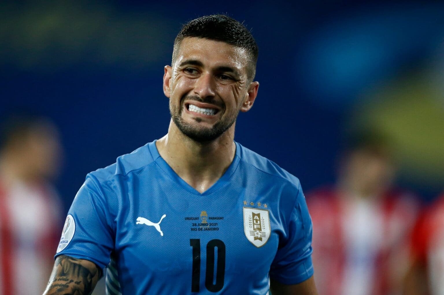 O ‘preço’ da Data Fifa: dados revelam padrão de lesões de Arrascaeta no Uruguai Arrascaeta faz expressão de lamento durante jogo do Uruguai