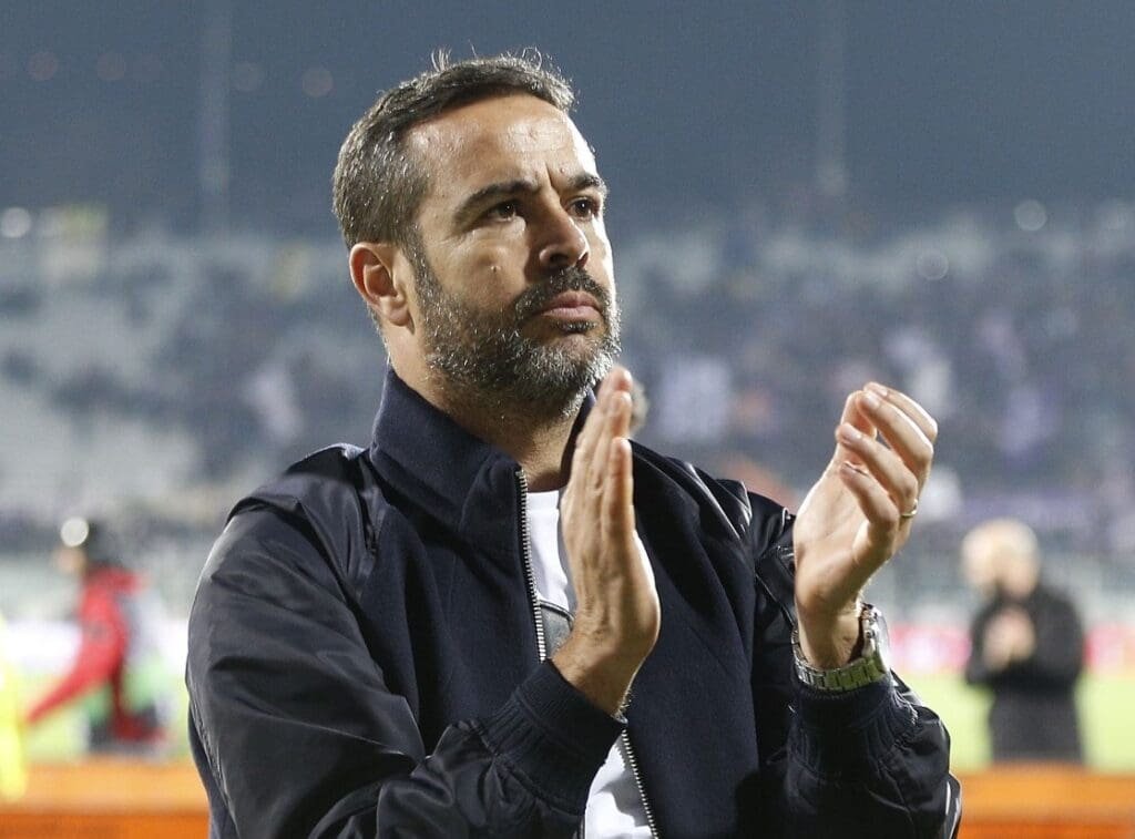 Olho no rival: Cruzeiro planeja pacotão de reforços para enfrentar Flamengo na Libertadores Arthur Jorge, técnico do Cruzeiro