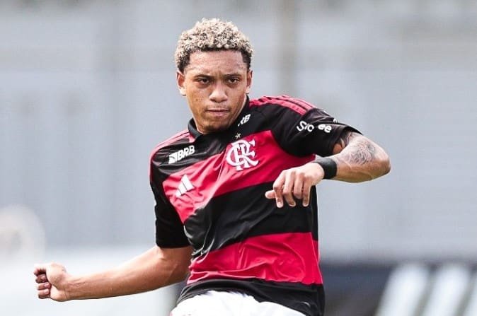 Flamengo vence Athletico na estreia de Marcelo Salazar e volta ao G8 do Brasileiro Sub-20 Daniel Sales em joogo do Flamengo