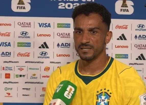 Brasil melhora com Danilo, mas defensor faz alerta para sequência da Copa Danilo concede entrevista pós-Brasil 1x1 Marrocos