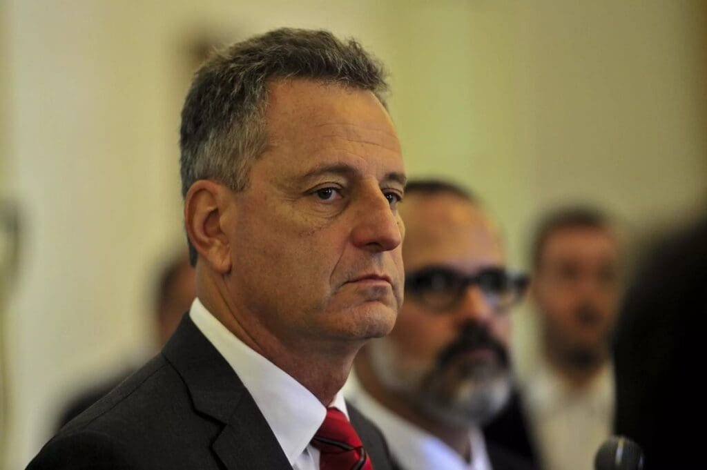 Landim, ex-presidente do Flamengo, sofre ataques de torcida Rodolfo Landim, ex-presidente do Flamengo