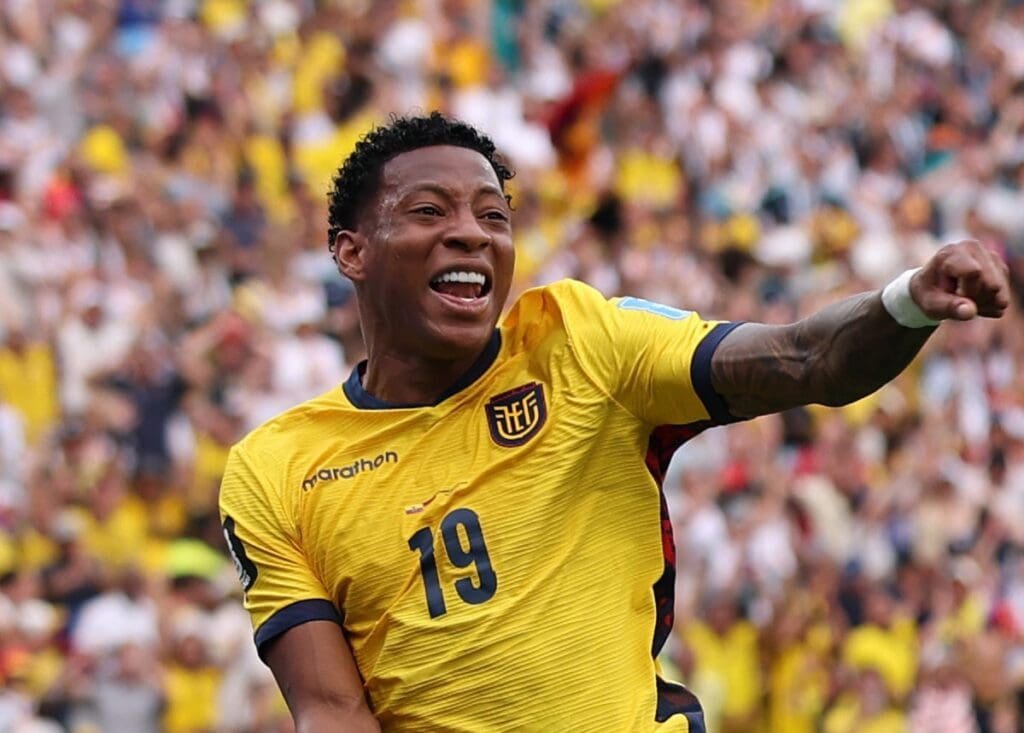 Gonzalo Plata comemora gol em Equador x Alemanha