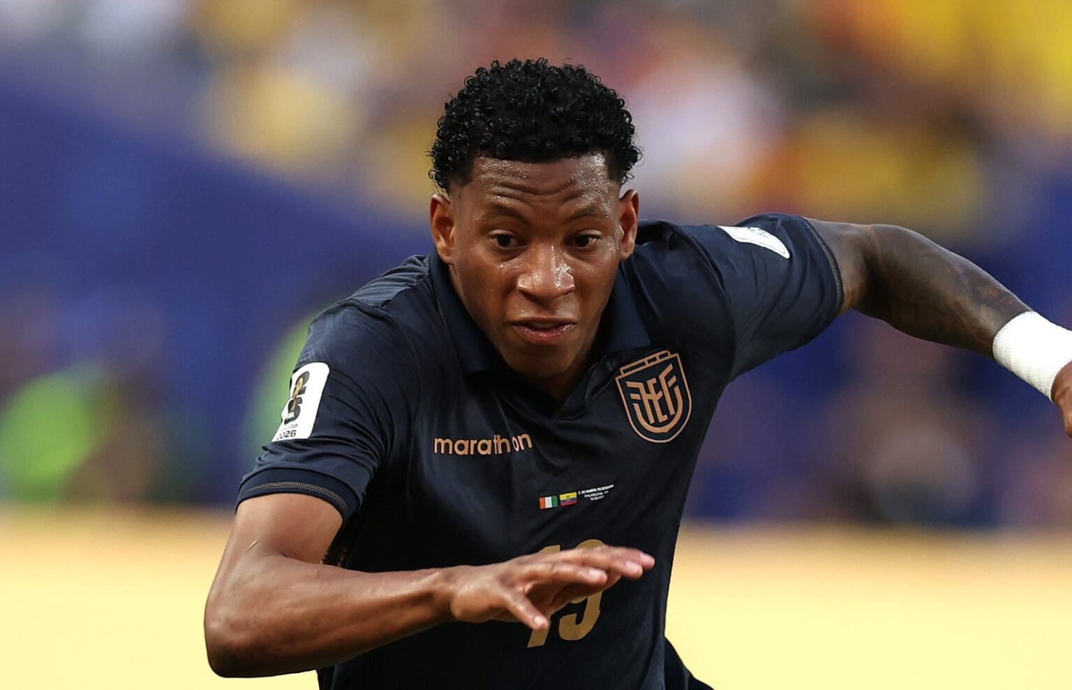 Gonzalo Plata corre durante Equador x Costa do Marfim pela Copa do Mundo