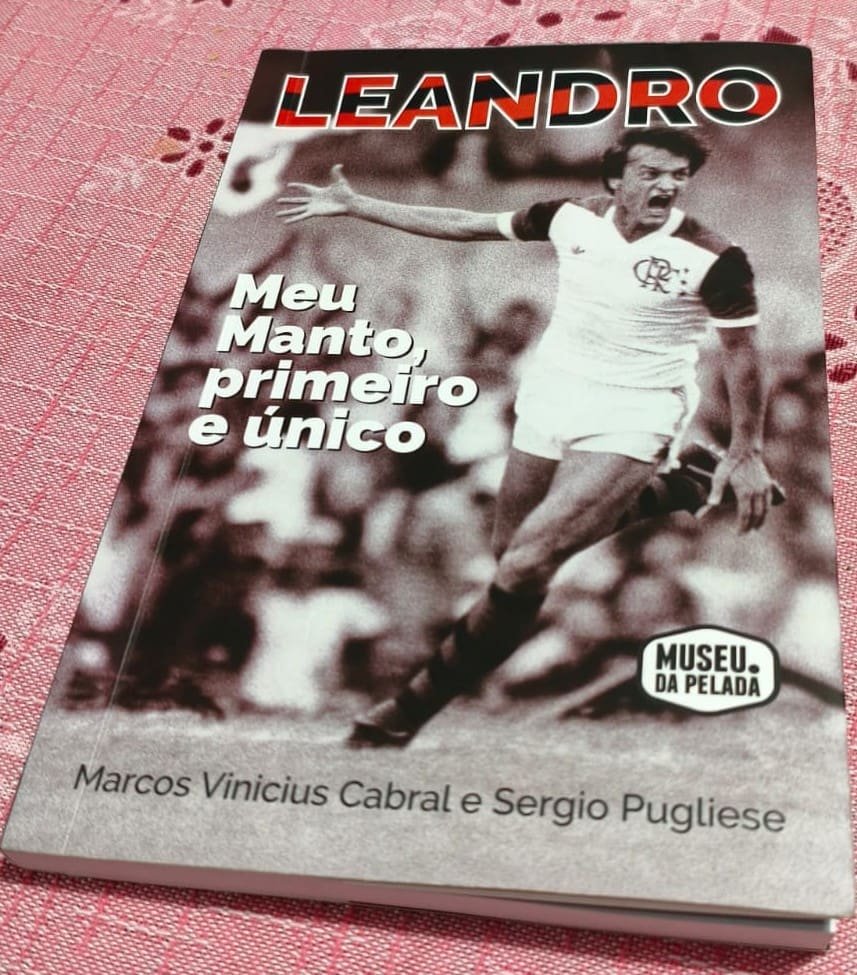 Livro 'Leandro: Meu Manto, primeiro e único'