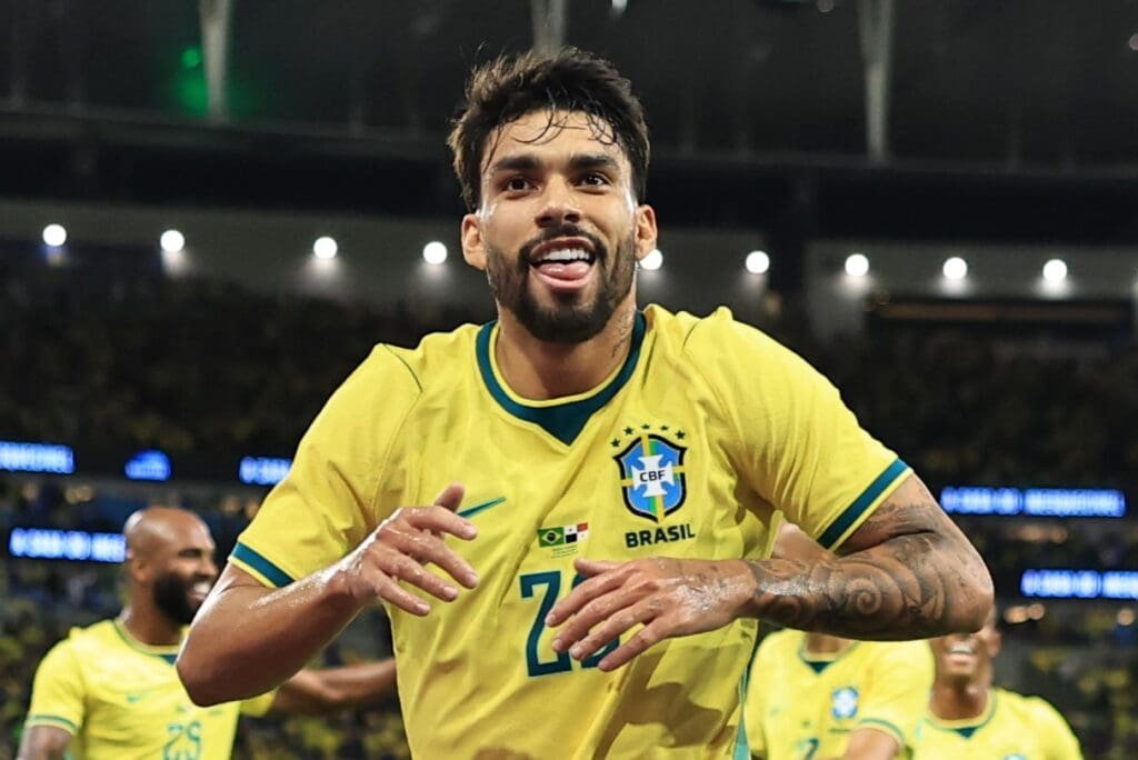 Lucas Paquetá comemora gol pela Seleção Brasileira