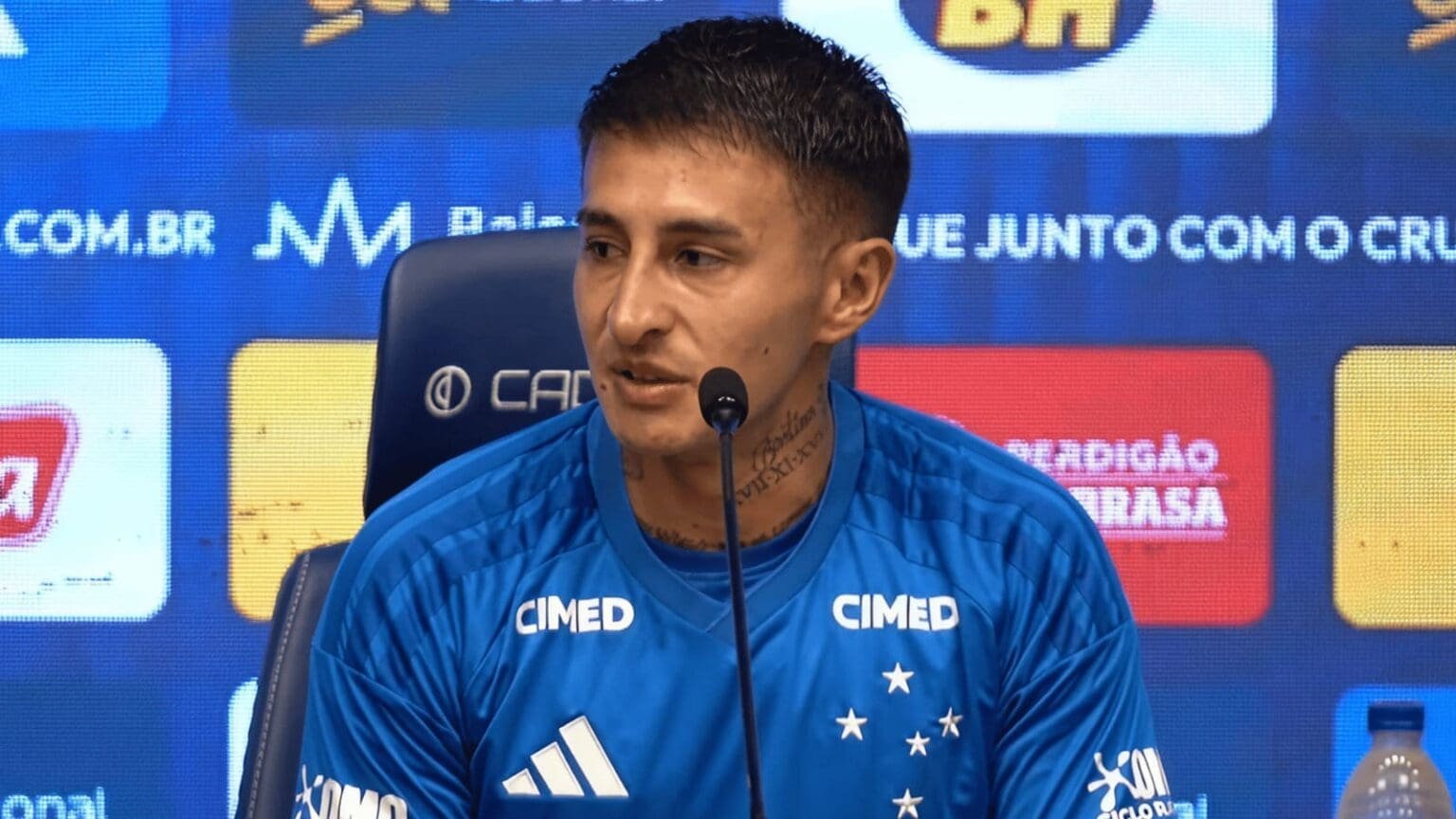 Rojas durante apresentação no Cruzeiro