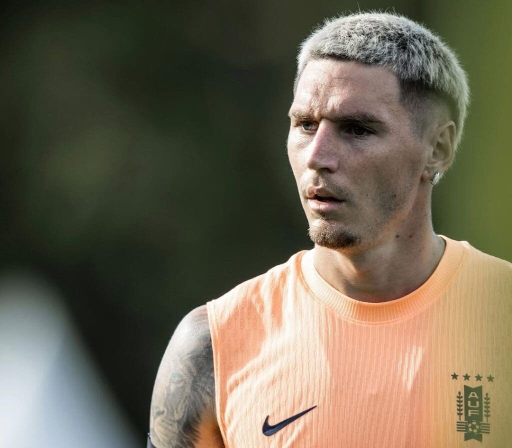 Varela em treinamento da Seleção Uruguaia