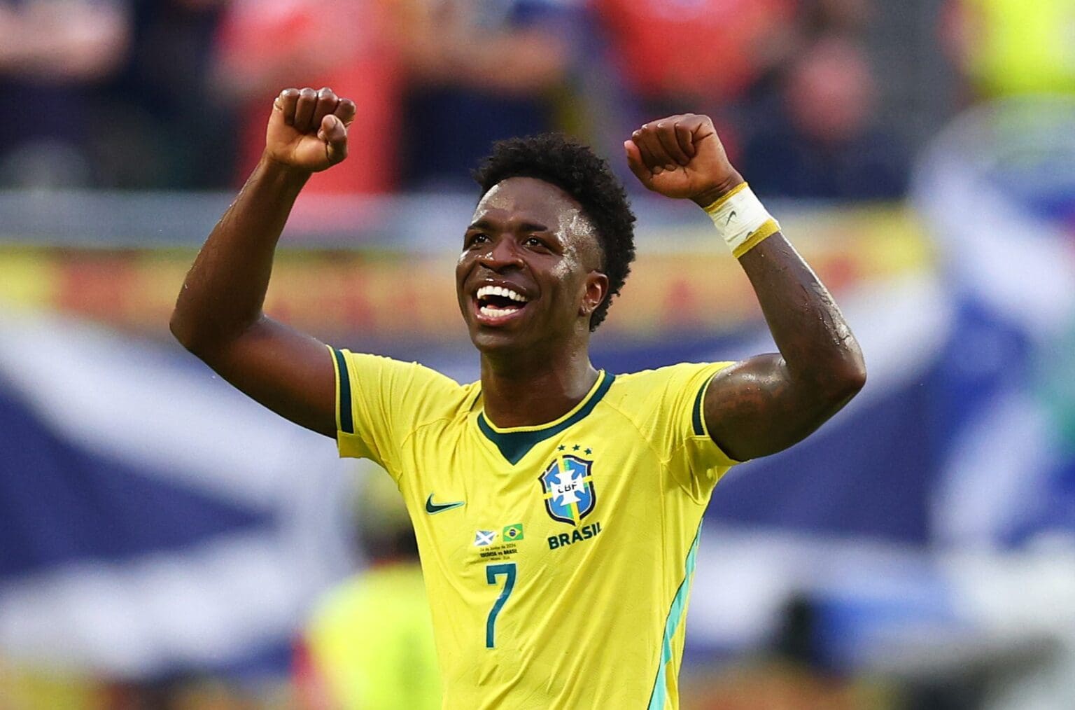 Vini Jr comemora gol em Brasil x Escócia