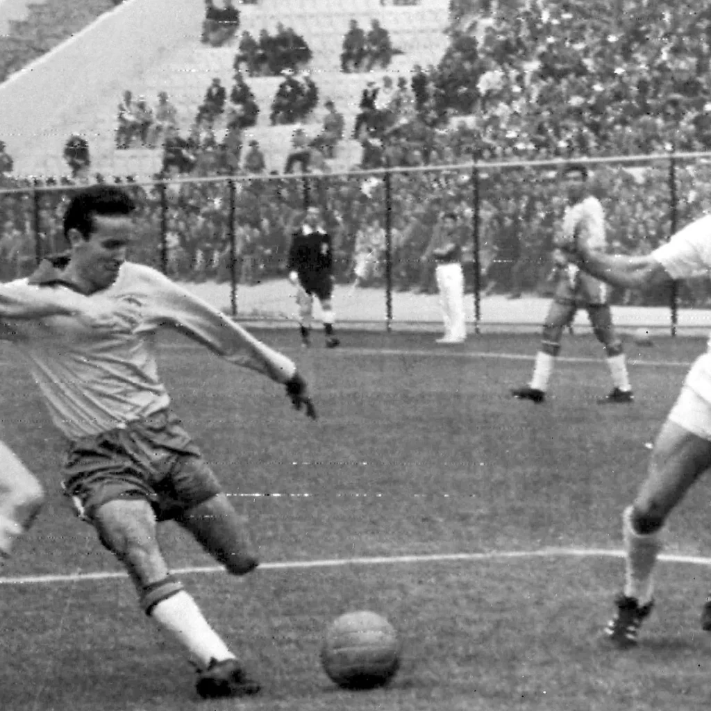 Zagallo atuando pela Seleção Brasileira na Copa do Mundo de 1930