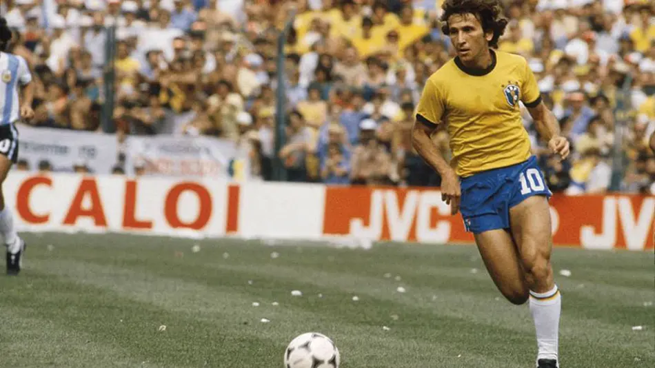 Zico atuando pela Seleção Brasileira na Copa de 1982