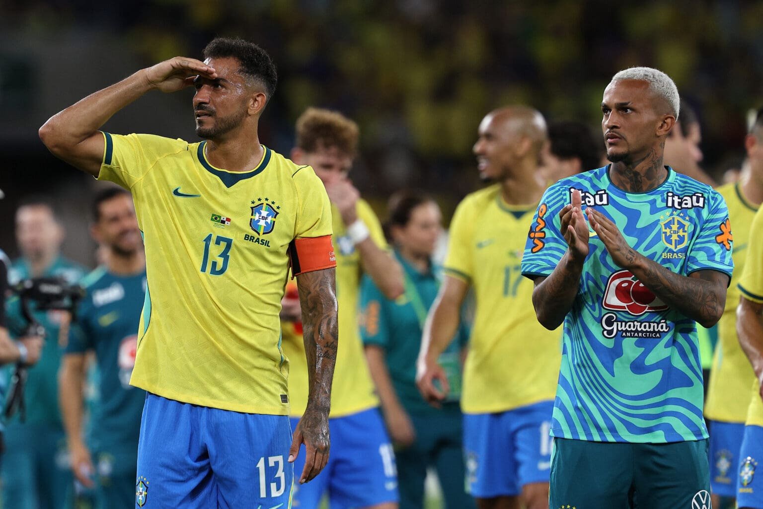 Danilo, do Flamengo, é melhor defensor do Brasil nos amistosos pré-Copa do Mundo; veja dados Danilo, do Flamengo, ao lado de Wesley na Seleção Brasileira