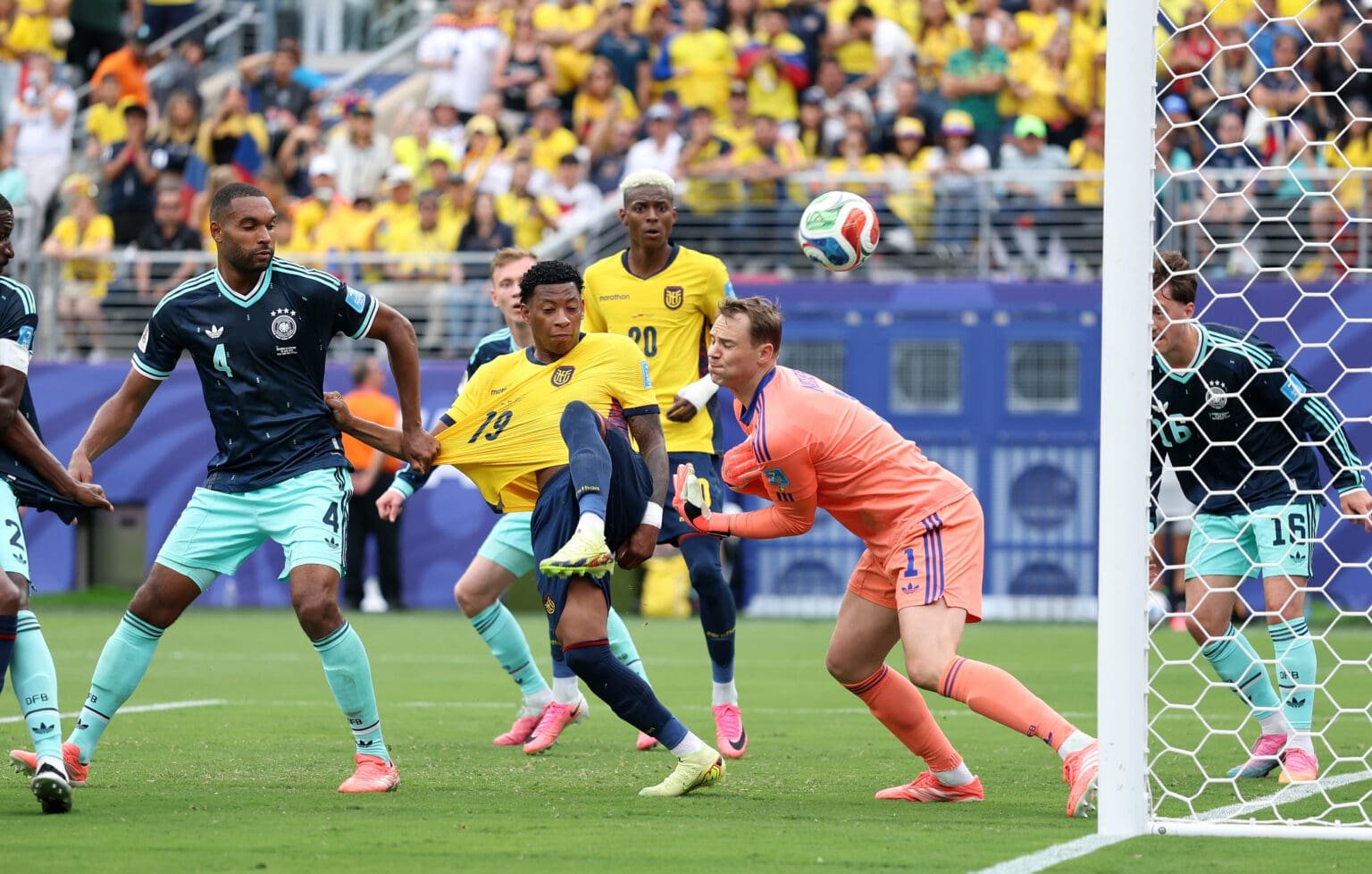Gonzalo Plata vencer Manuel Neuer na Copa do Mundo